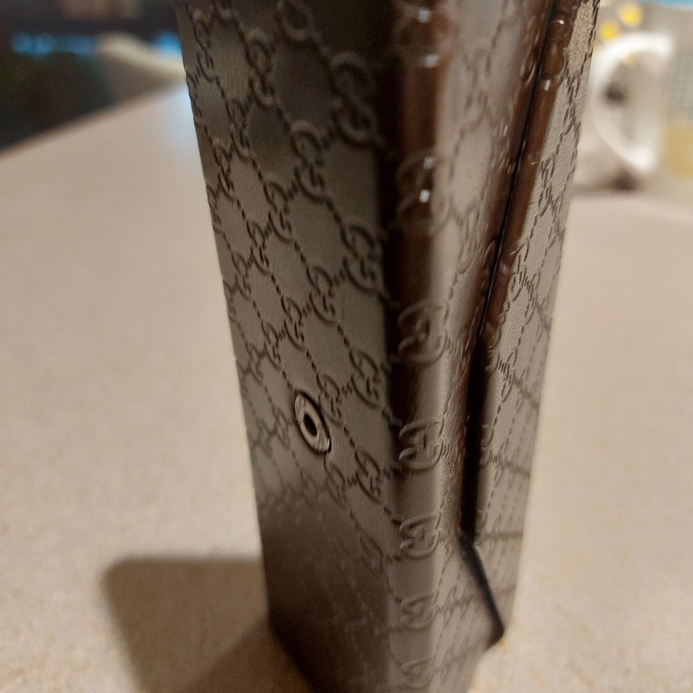 Gucci eyeglasses(readers)case brown w design, triagular, fun - Picture 7 of 8